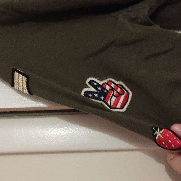 Curve Revolution Rue 21 Y2K Smiley Face Decal Sweater Dark Green Army Green - Picture 4 of 6